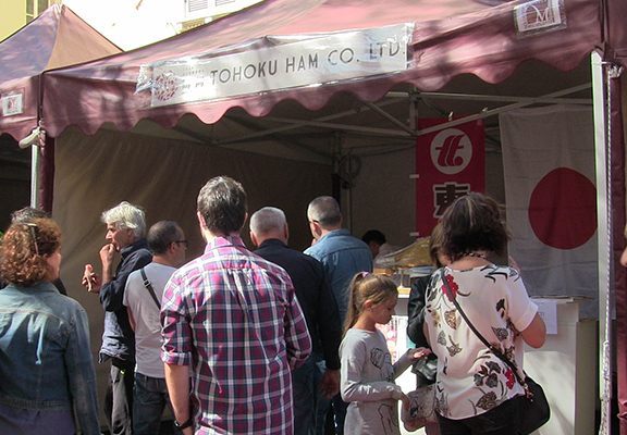 生ハムフェスティバルのブースの様子