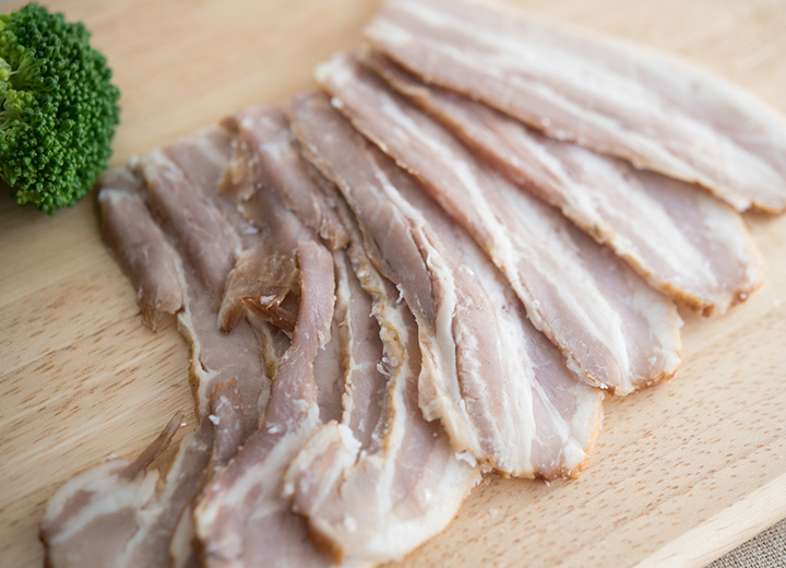 出羽のしんけん工房 無塩せき乾塩直火釜ベーコン